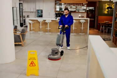 Máquinas para serviços de limpeza: escolha certa antes de fechar contrato